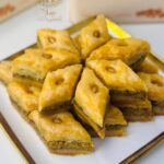 بكلاوة طرابلسية فستق عسل طبيعي حلا